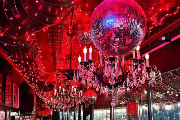 Chicago Matchbox: Exploring the City’s Most Intimate and Iconic Bar Chicago Matchbox: Exploring the City’s Most Intimate and Iconic Bar